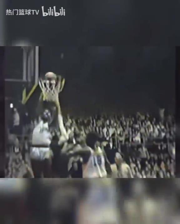 這是怪物嗎？張伯倫高中時期是怎么打球的？校園里的明星！